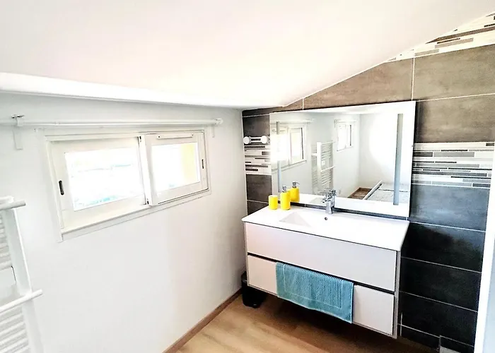 Magnifique, Grand Et Moderne T3, Piscine, Wifi, Clim, Vue Et Emplacement Superbes, Coudalere *